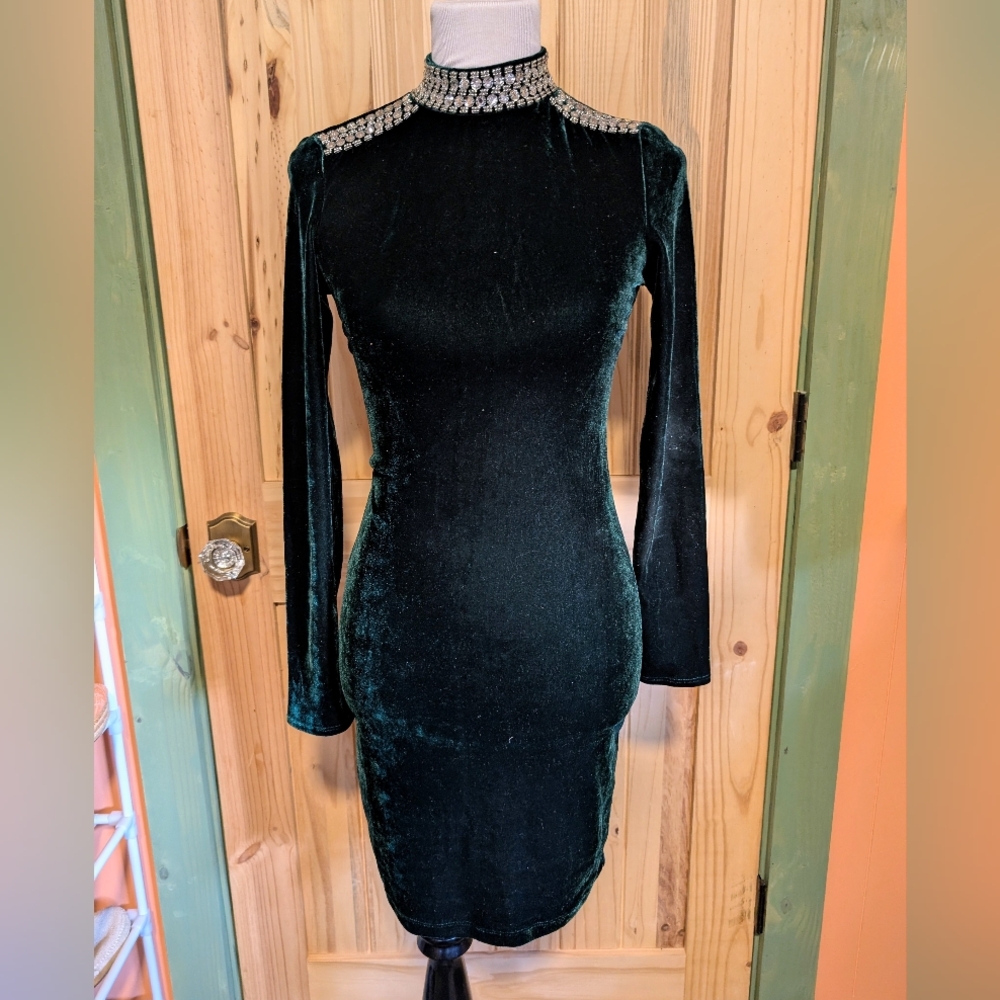 Elie Tahari Emerald Green Velvet Dress with Embellished Shoulders XS